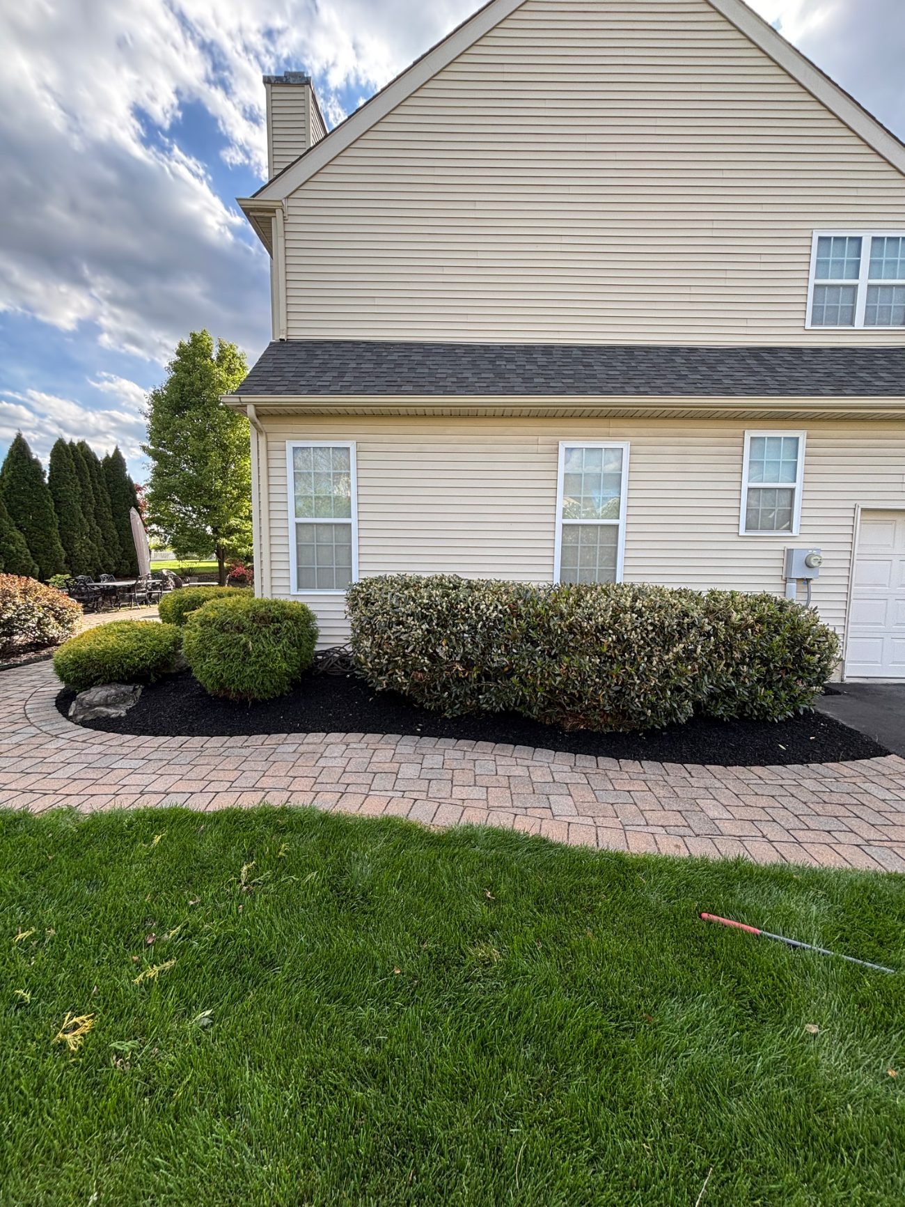 Fresh mulch with clean edges